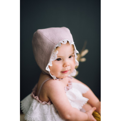 Linen baby bonnet with ruffle