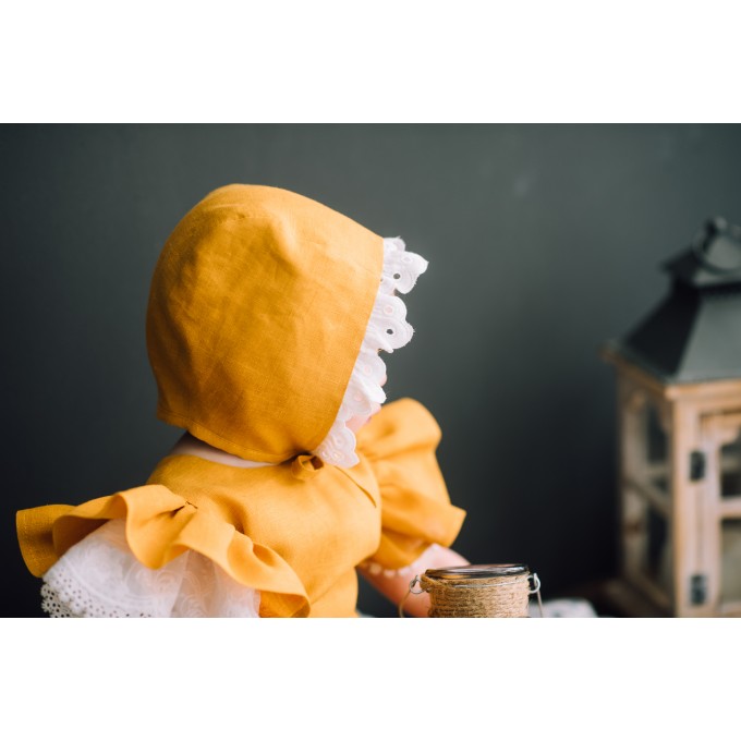 Linen baby bonnet with ruffle