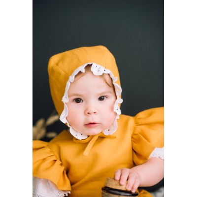 Linen baby bonnet with ruffle