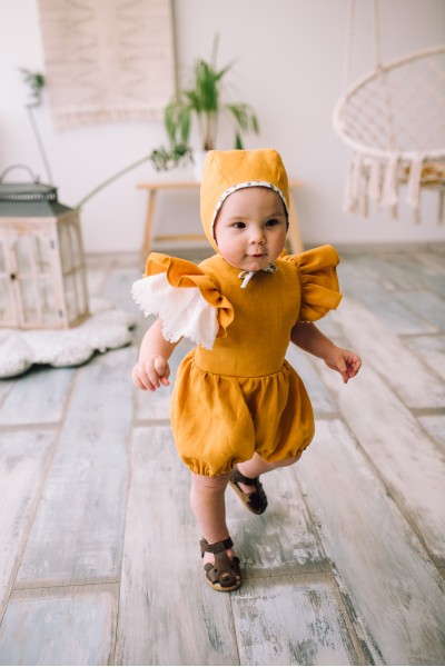 Linen baby bonnet