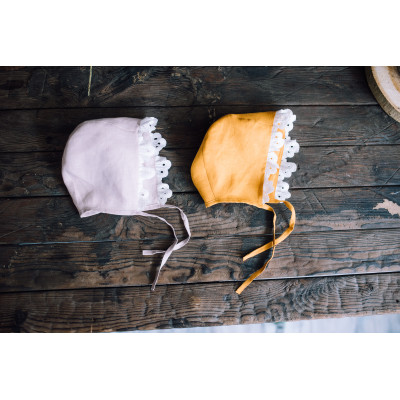 Linen baby bonnet with ruffle