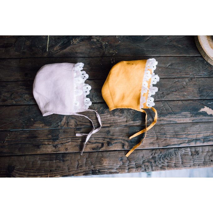 Linen baby bonnet with ruffle