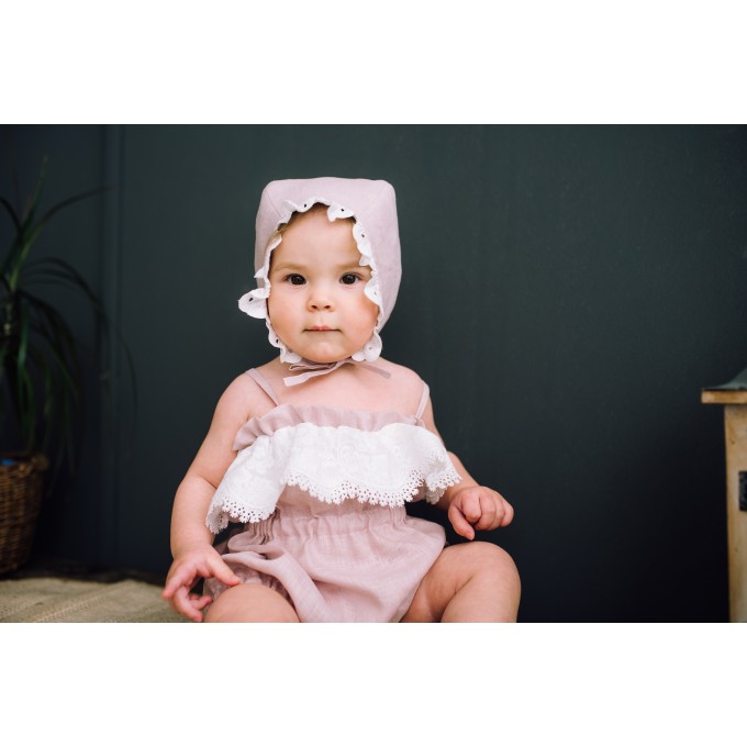 Linen baby bonnet with ruffle